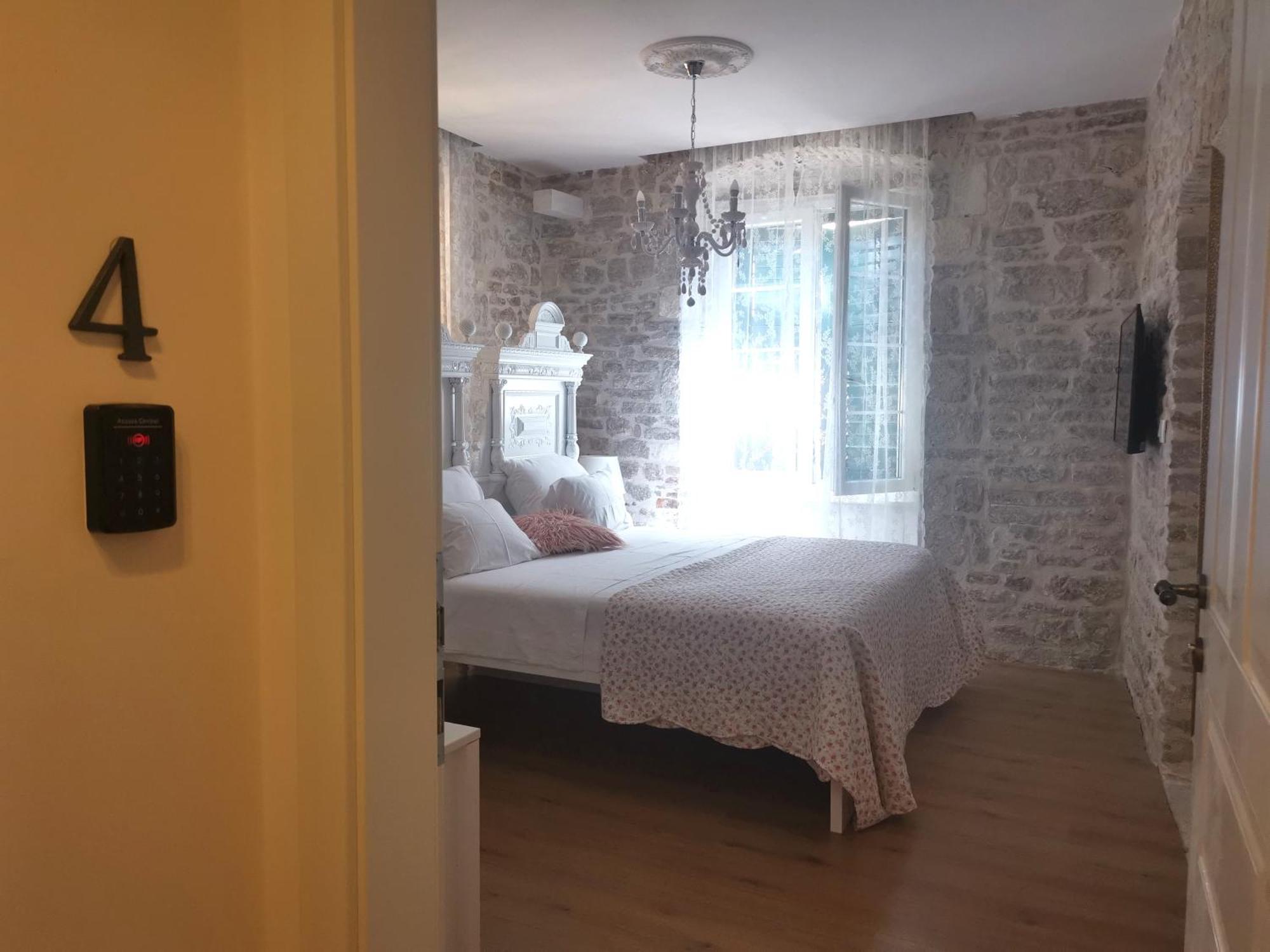 L&L Rooms Royal Sibenik Bilik gambar